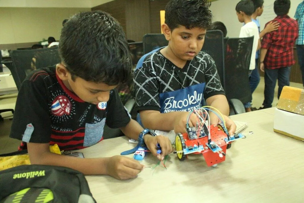 21752658_350415732082445_343489405959176810_o